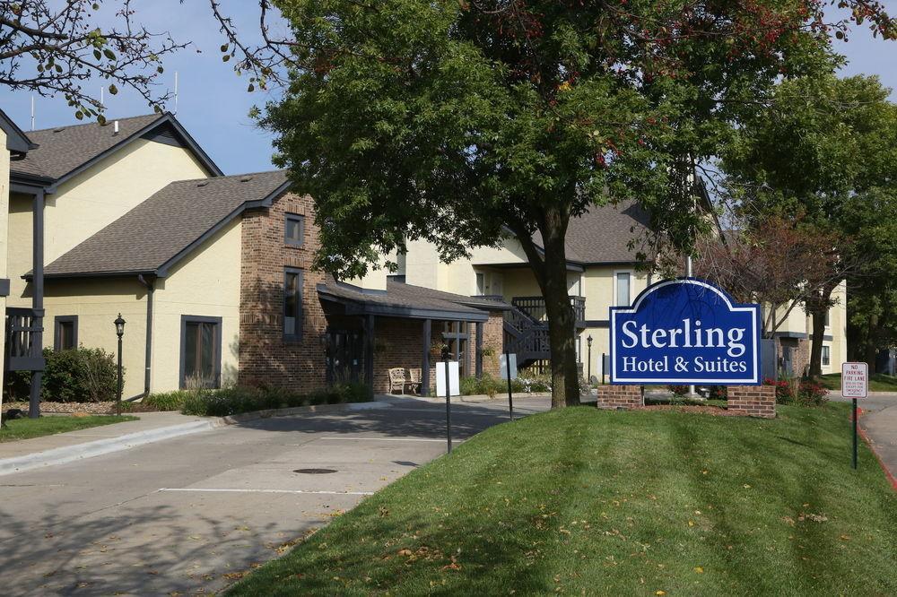 Sterling Hotel And Suites Clive Eksteriør bilde