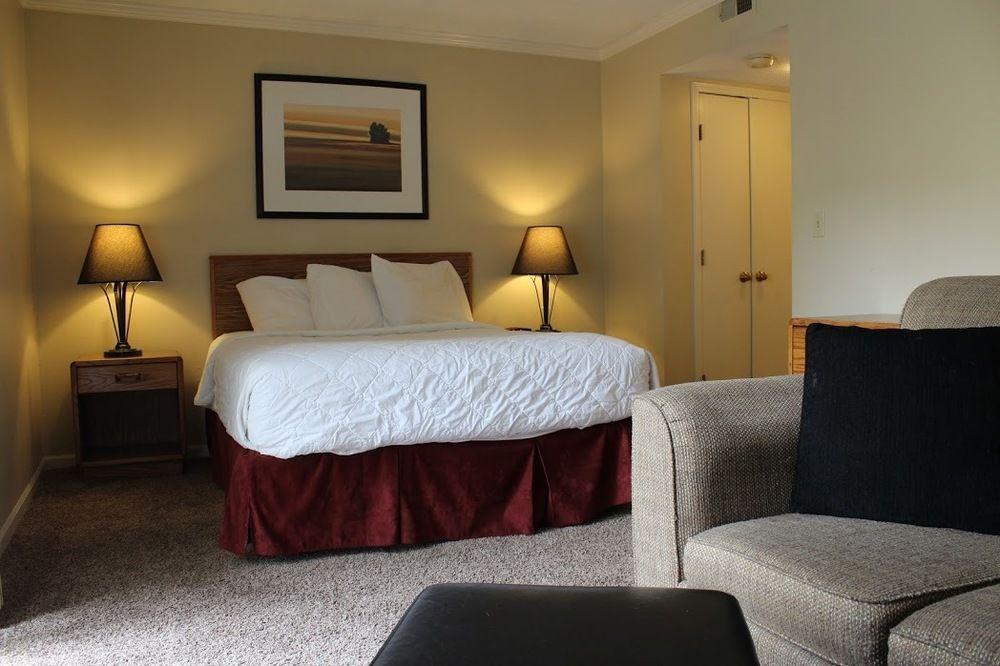 Sterling Hotel And Suites Clive Eksteriør bilde