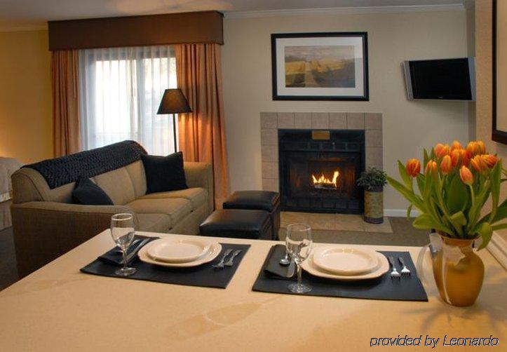 Sterling Hotel And Suites Clive Rom bilde