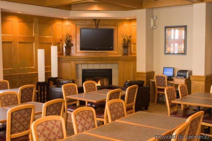 Sterling Hotel And Suites Clive Restaurant bilde