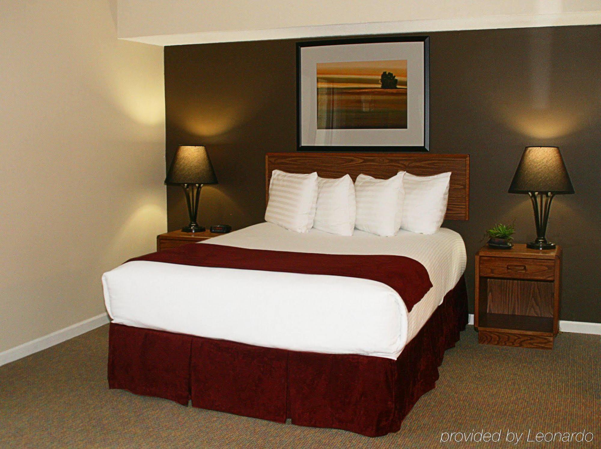 Sterling Hotel And Suites Clive Eksteriør bilde